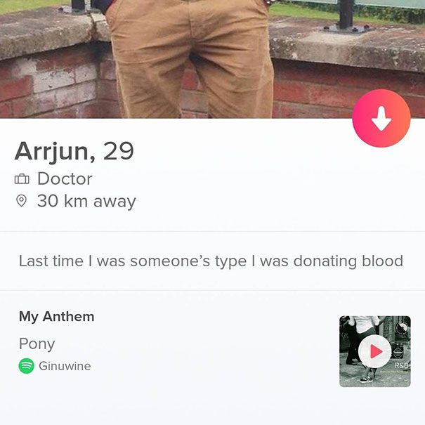 31 Best Tinder Bios For Guys: Get Right Swipe Every Time